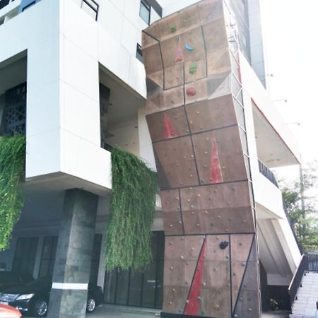 Cordova Suites Semarang Exterior foto