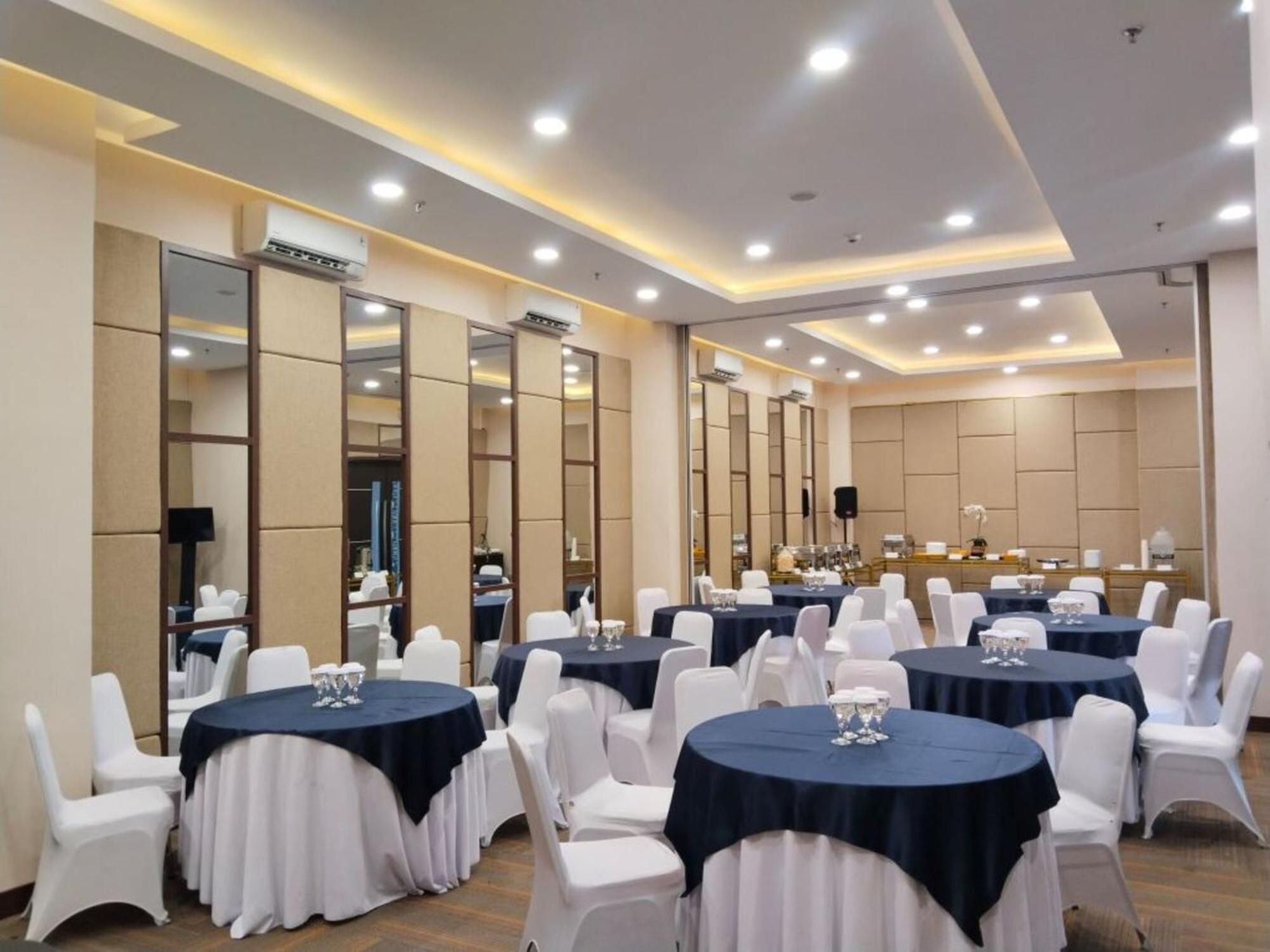 Cordova Suites Semarang Exterior foto
